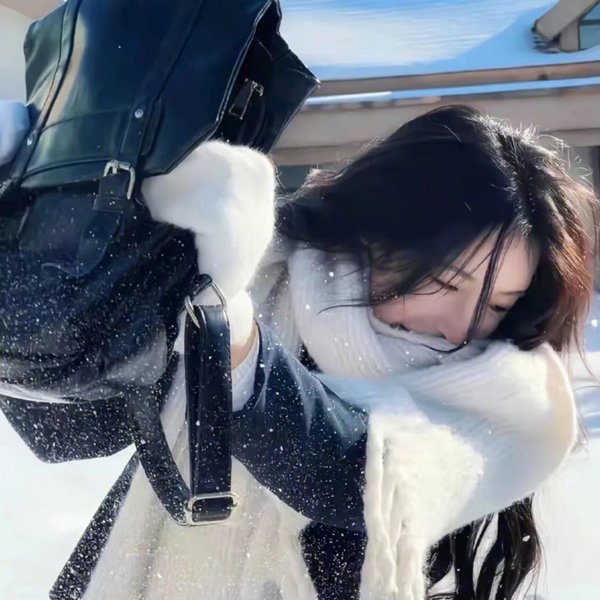 水瓶座女孩 封面